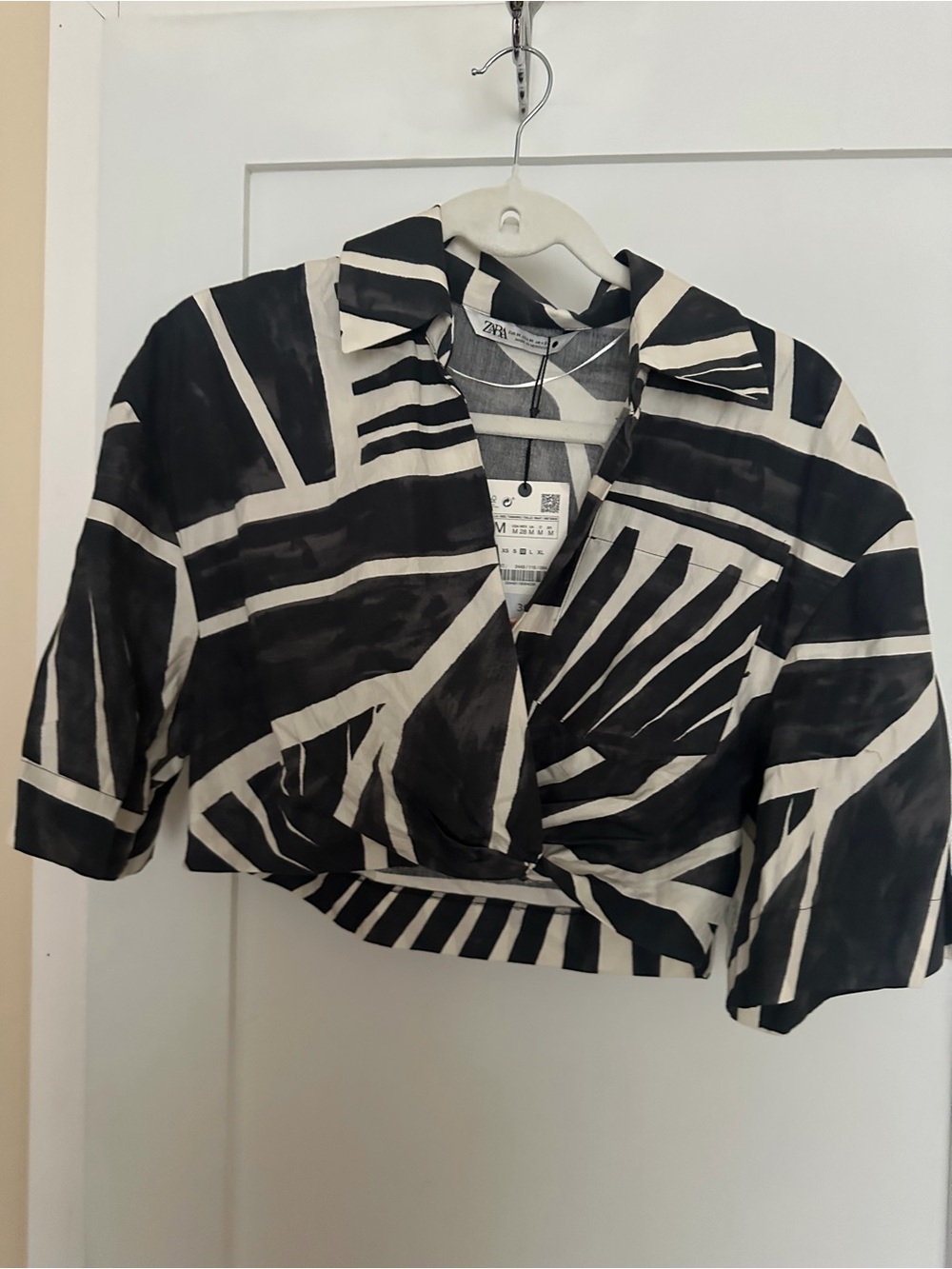 Zara Black & White Graphic Cropped Button-Down